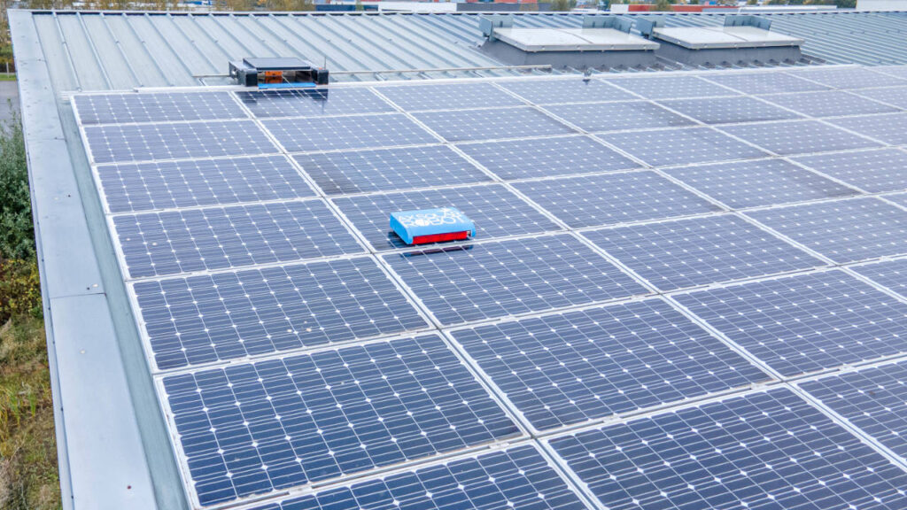 Nettoyage automatique de vos panneaux solaires avec Spider d'Ax Solar Robot