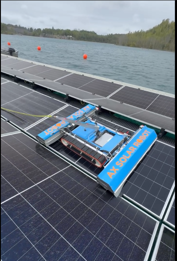Notre robot de nettoyage automatique de panneau solaire en action