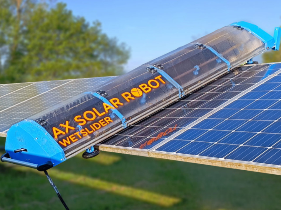 Robot de nettoyage automatique de panneau solaire Wetslider ax solar robot